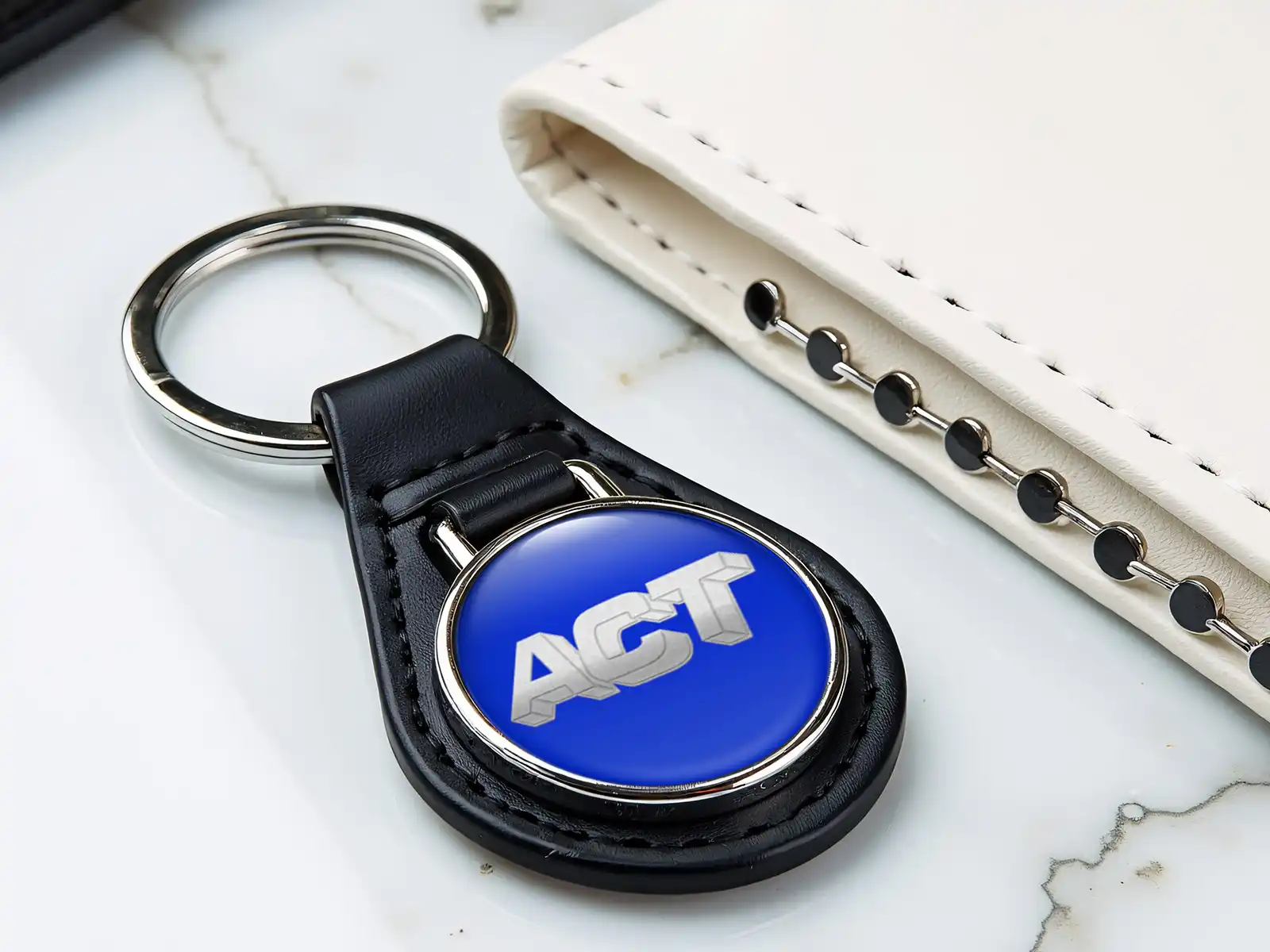 ACT Porte-clés Cuir Design Qualité Look Sportif